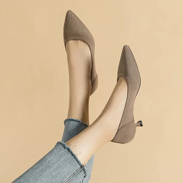 Damen Kitten Heel Pumps Spitze Zehenpartie