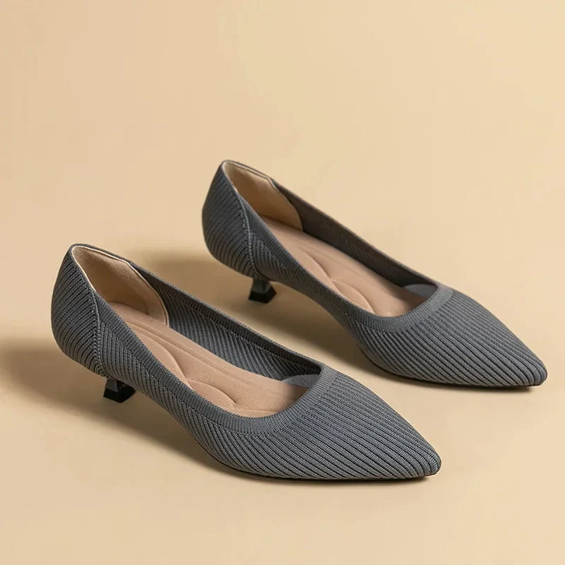 Damen Kitten Heel Pumps Spitze Zehenpartie