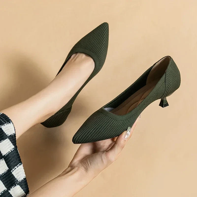 Damen Kitten Heel Pumps Spitze Zehenpartie