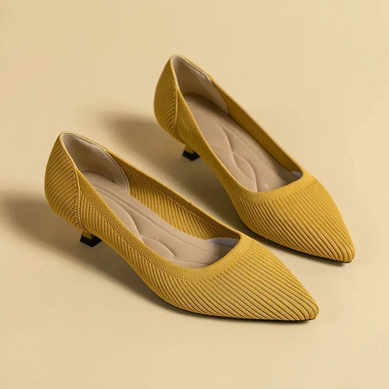 Damen Kitten Heel Pumps Spitze Zehenpartie
