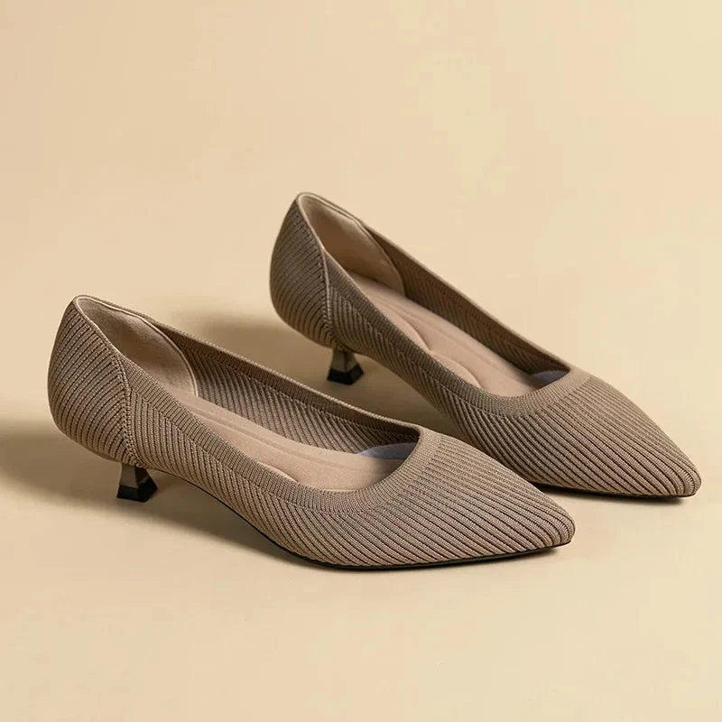 Damen Kitten Heel Pumps Spitze Zehenpartie