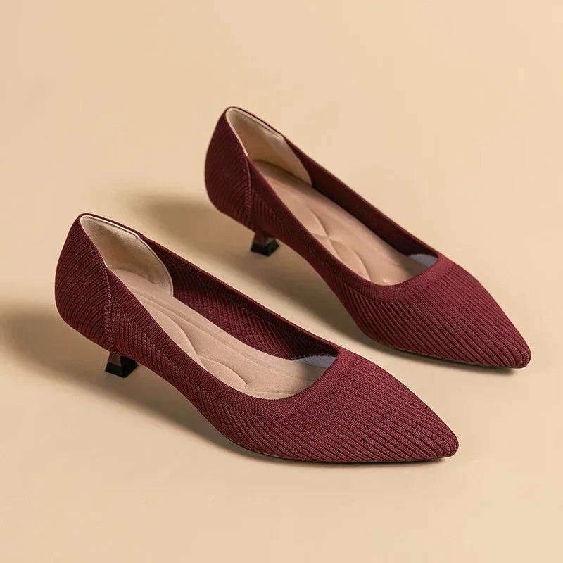 Damen Kitten Heel Pumps Spitze Zehenpartie