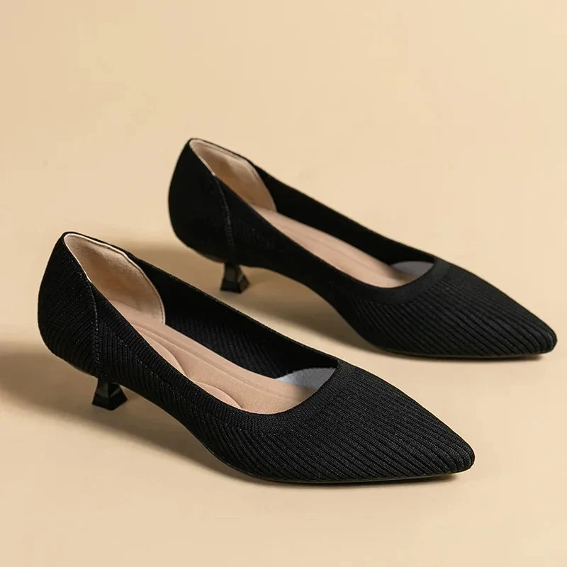 Damen Kitten Heel Pumps Spitze Zehenpartie