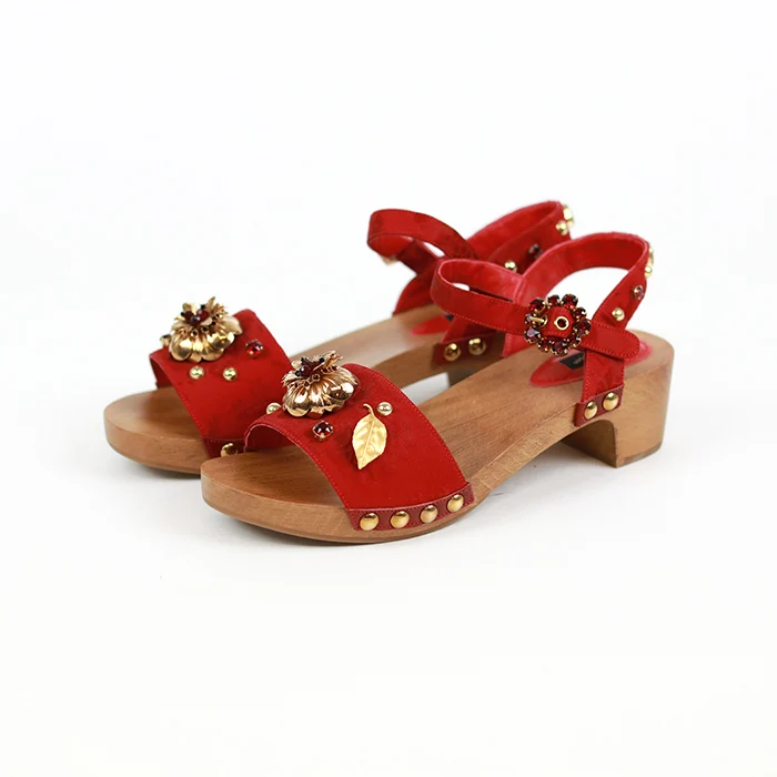 Dolce&Gabbana Aufwändig verzierte Holzsandalen