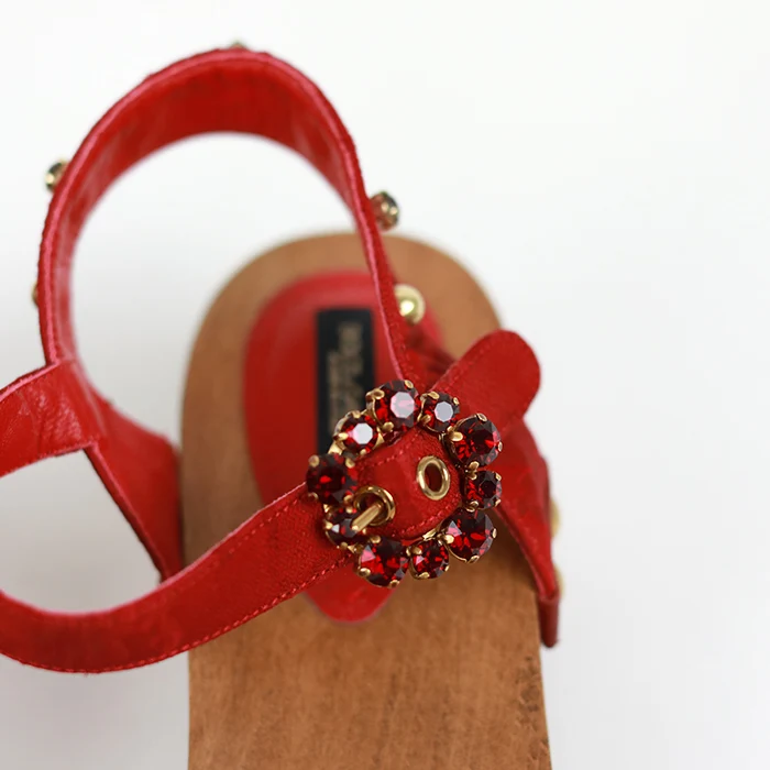 Dolce&Gabbana Aufwändig verzierte Holzsandalen