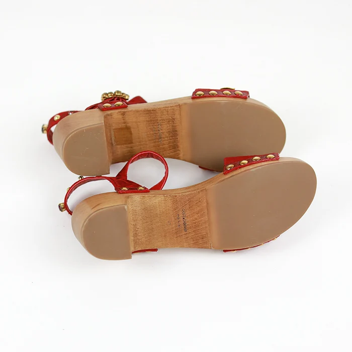 Dolce&Gabbana Aufwändig verzierte Holzsandalen