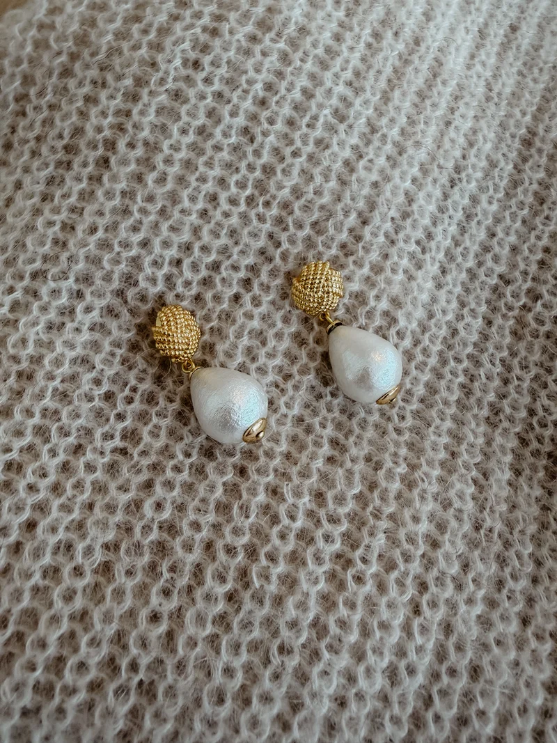 The Pearly Knot