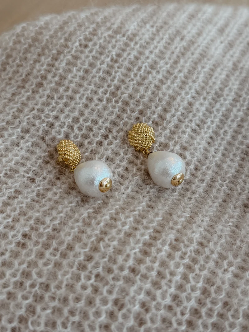 The Pearly Knot