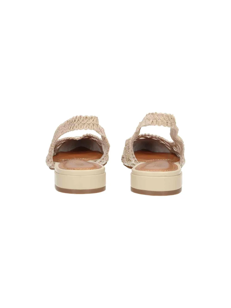372053 Crochet cream