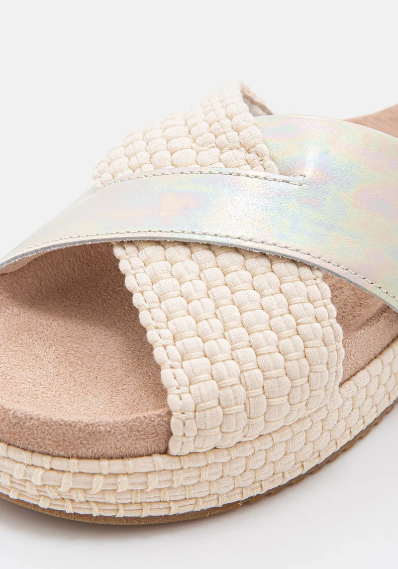 10016561 WM Paloma Leather/Woven silver