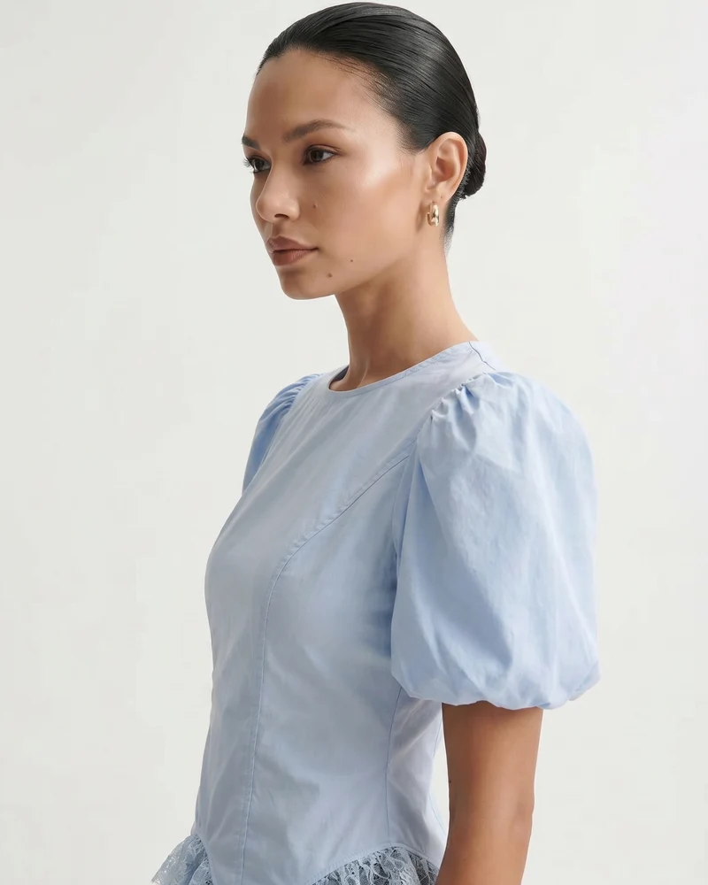 Short-Sleeved Top Floral Edge
