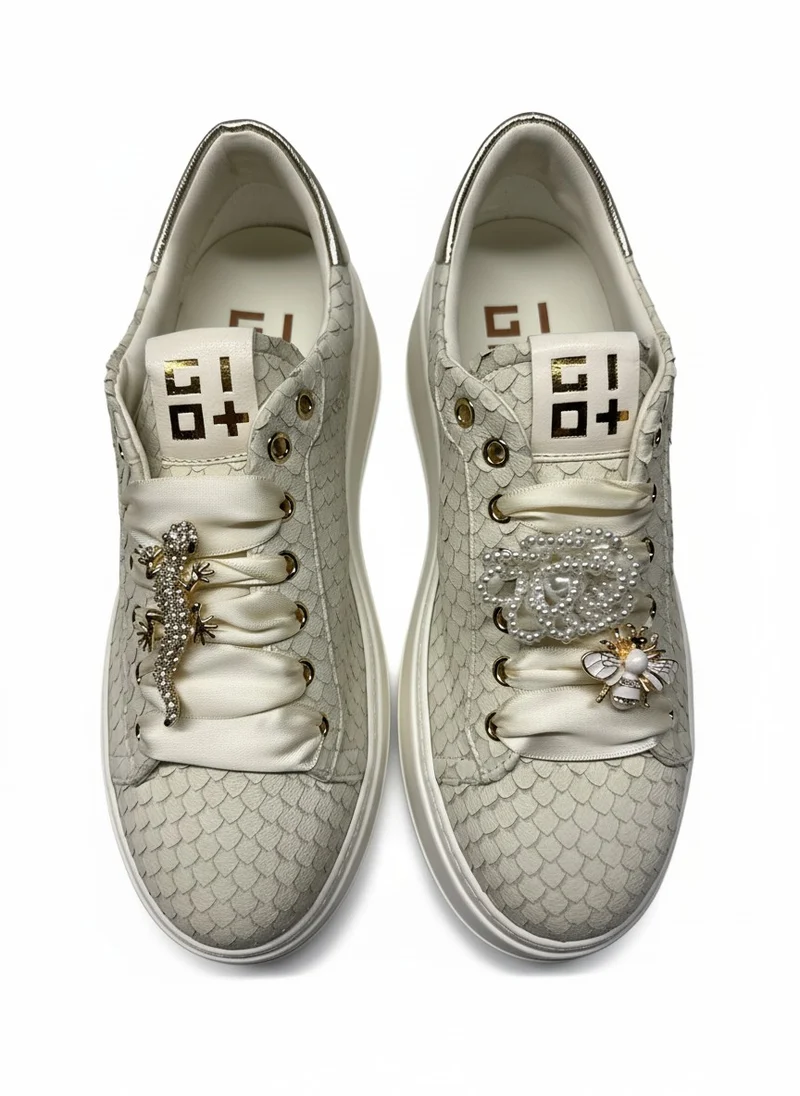 PIA604A white