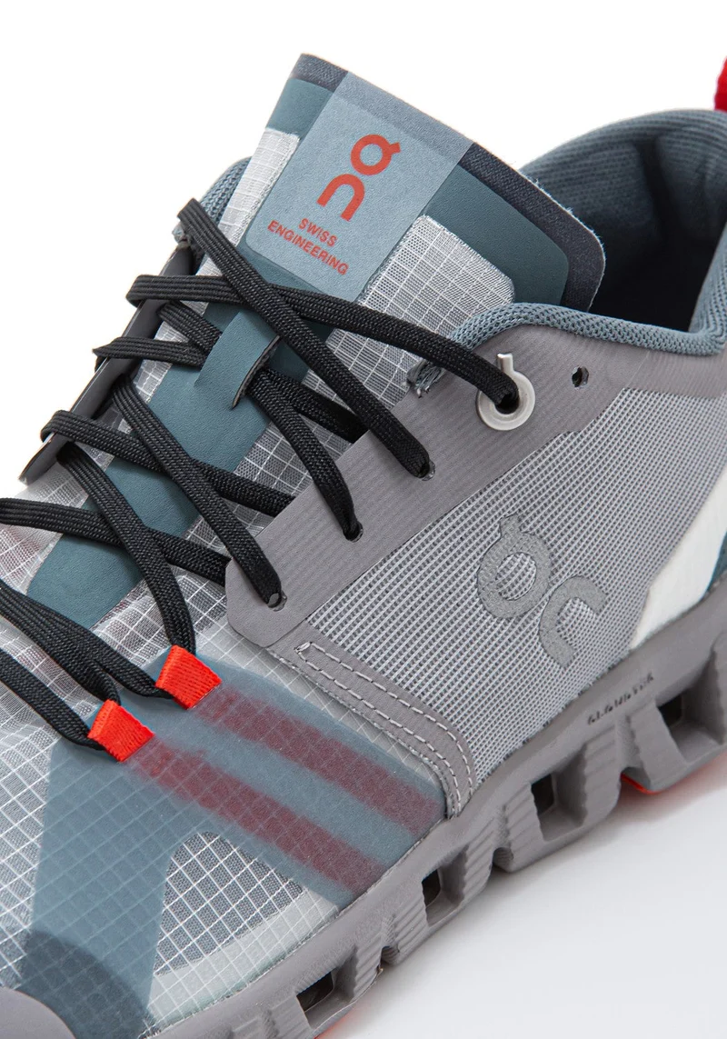 38.99121 W Cloud X Shift alloy/red