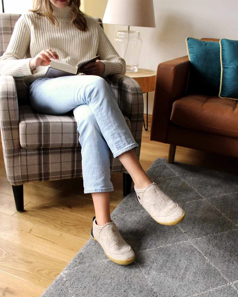 Taiga - hoher Filzhausschuh mit rutschhemmender Gummisohle, beige