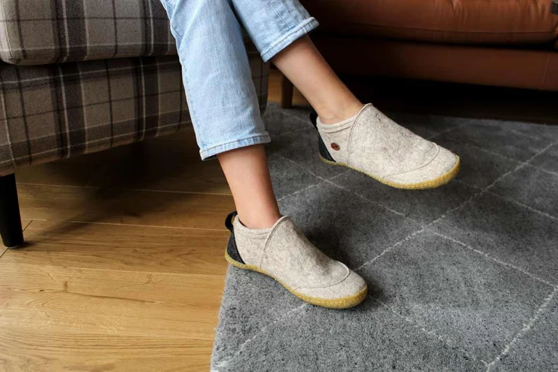 Taiga - hoher Filzhausschuh mit rutschhemmender Gummisohle, beige