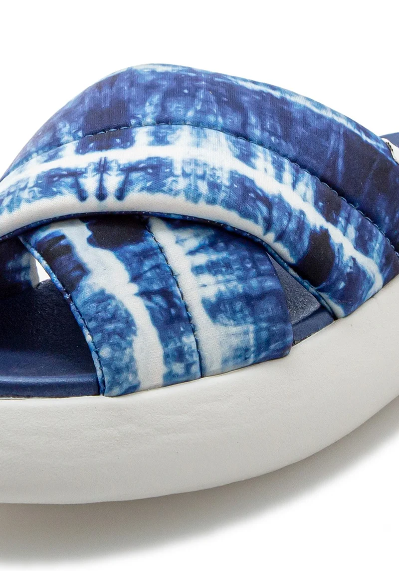 10017858 WM Alpargata Mallow Cross navy